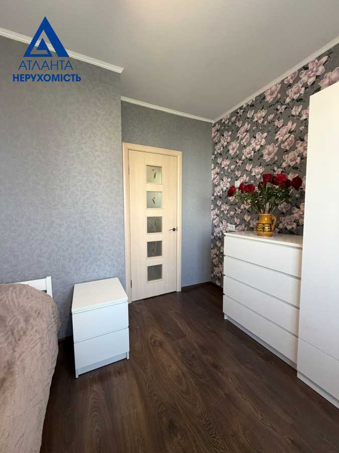 Продаж 3-кімнатної квартири 69.5 м², Захисників України, 29