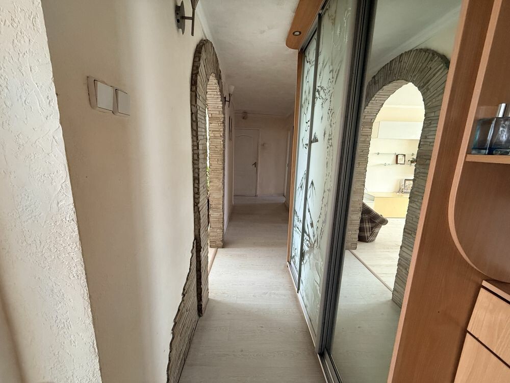 Продаж 4-кімнатної квартири 83 м², Гладкова вул.