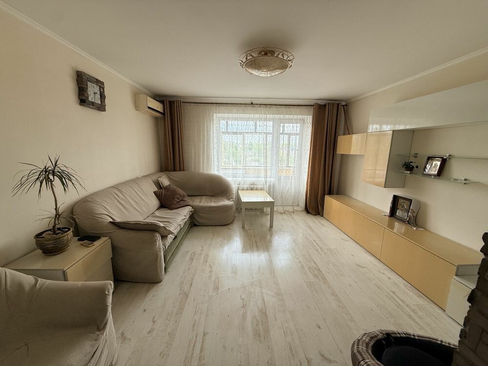 Продаж 4-кімнатної квартири 83 м², Гладкова вул.