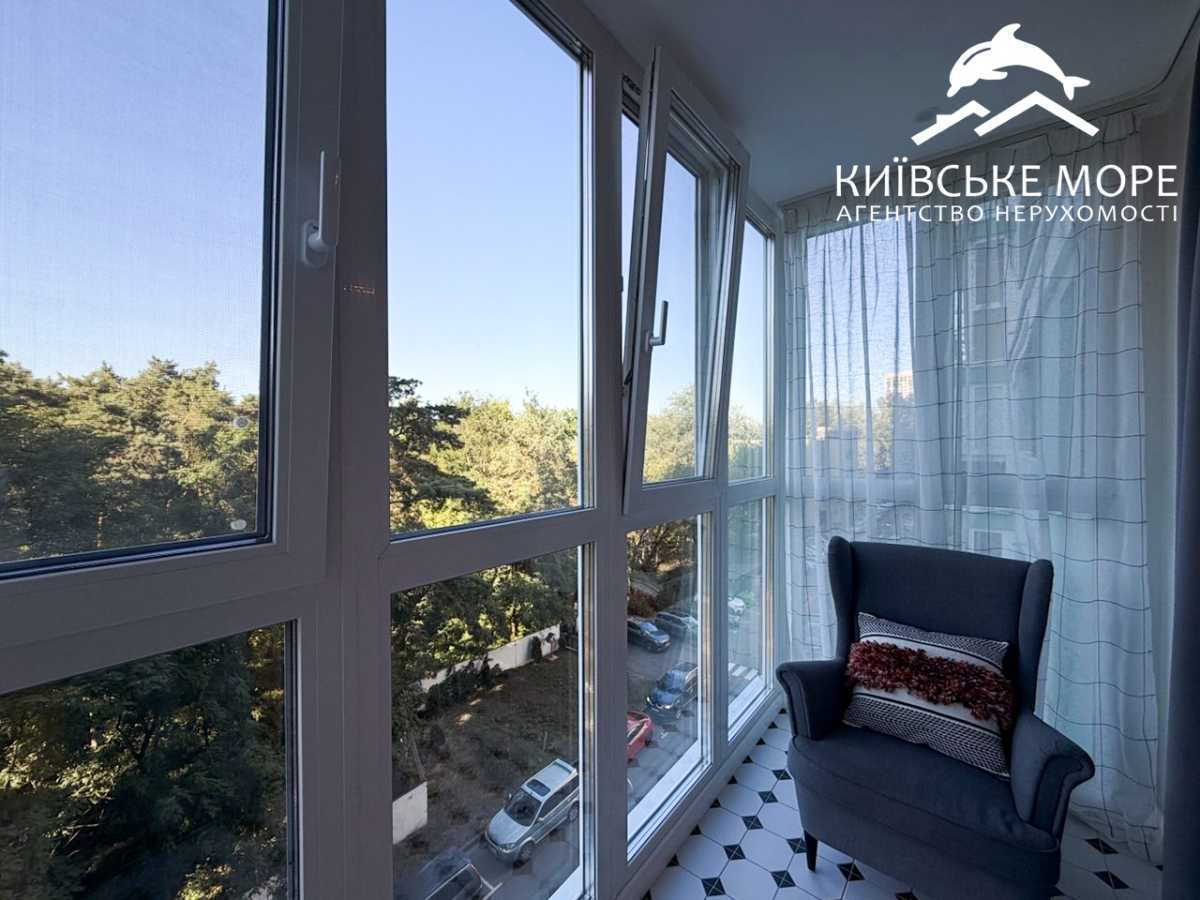 Продаж 3-кімнатної квартири 90 м², Воскресенська вул., 18