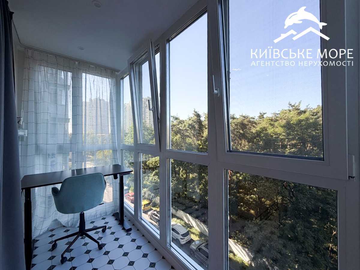 Продаж 3-кімнатної квартири 90 м², Воскресенська вул., 18