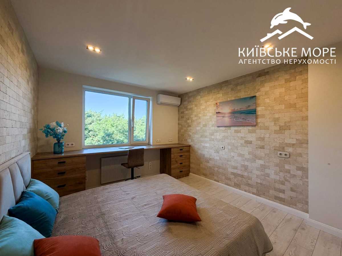 Продаж 3-кімнатної квартири 90 м², Воскресенська вул., 18