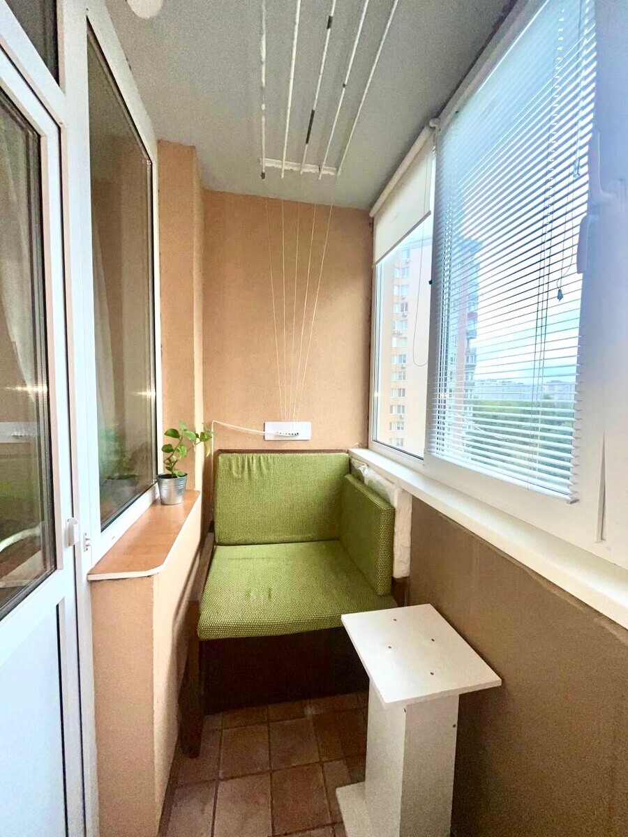 Продаж 1-кімнатної квартири 52 м², Василя Симоненко вул., 5А