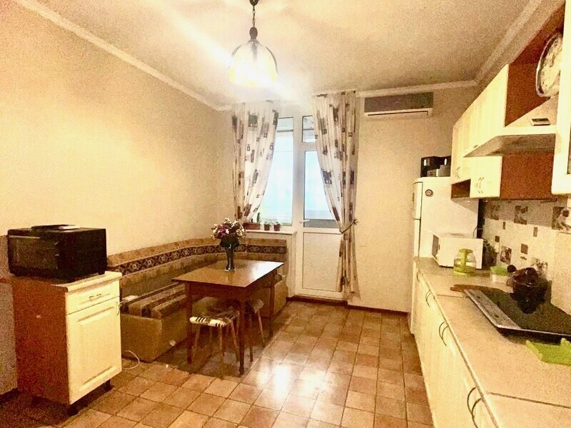 Продаж 1-кімнатної квартири 52 м², Василя Симоненко вул., 5А