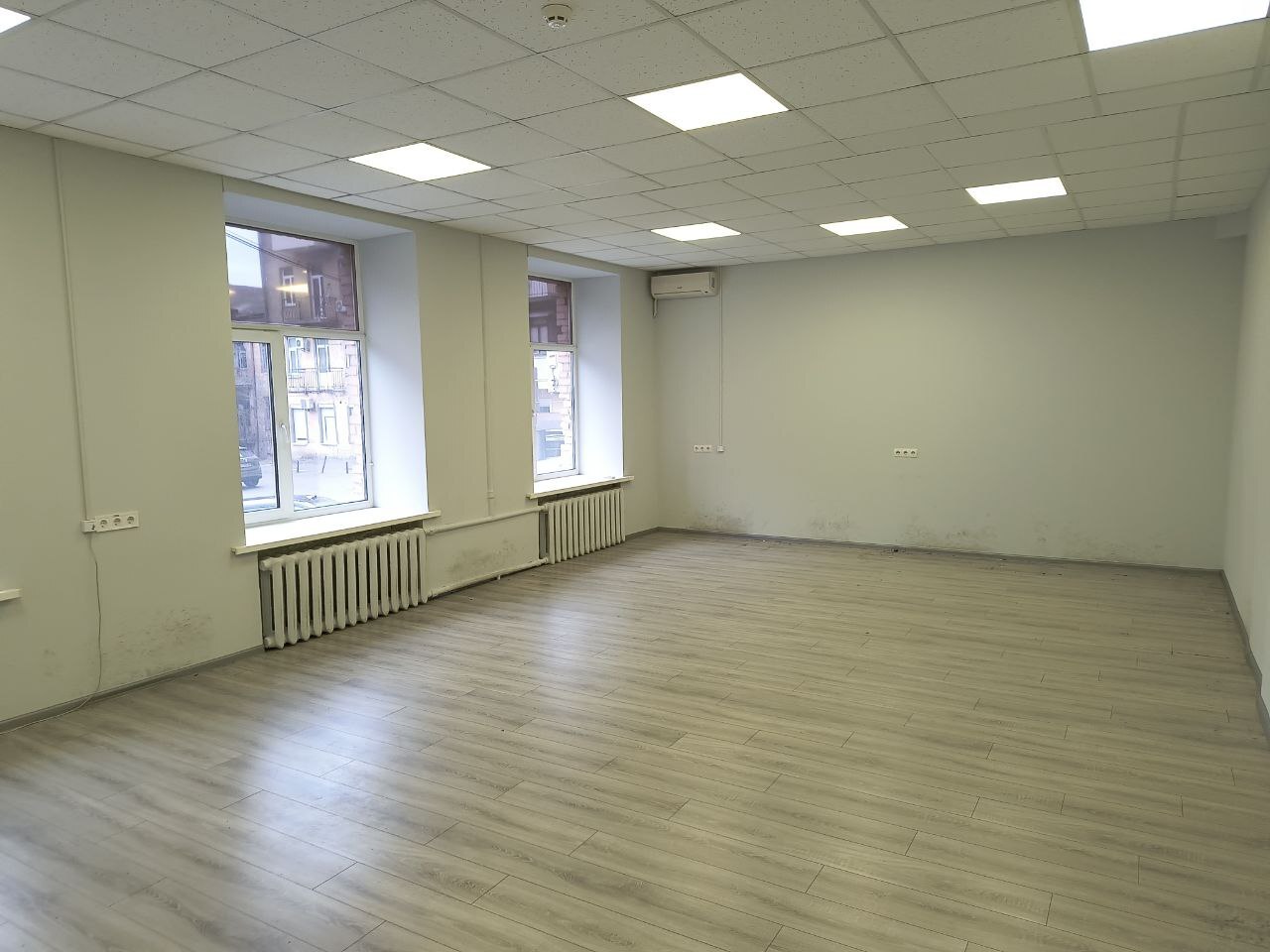 Оренда офісу 300 м², Михайла Грушевського вул.