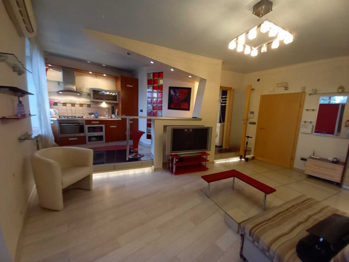 Оренда 1-кімнатної квартири 52 м², Петрівська вул., 12