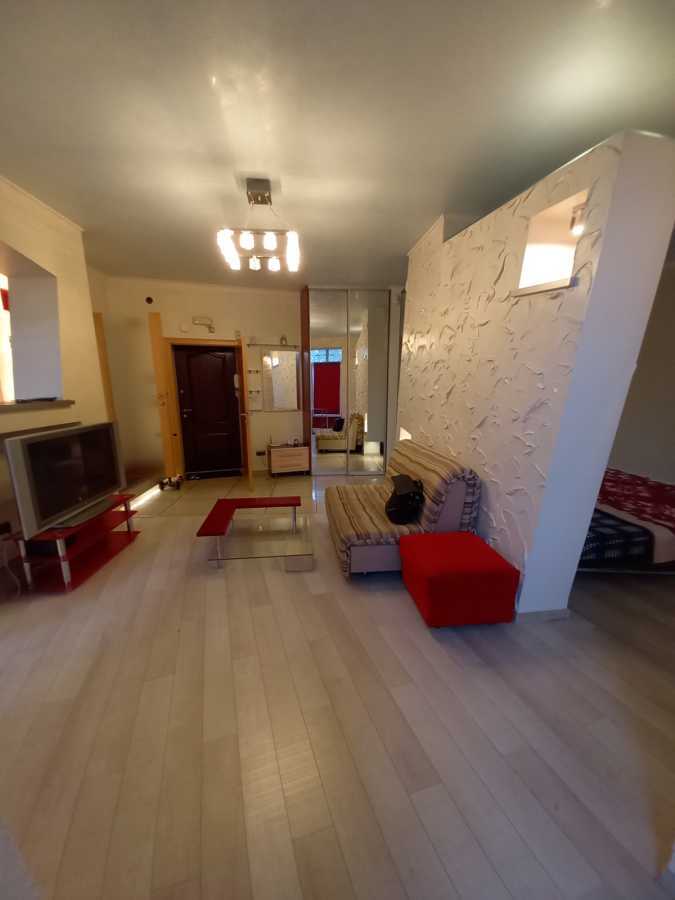 Оренда 1-кімнатної квартири 52 м², Петрівська вул., 12