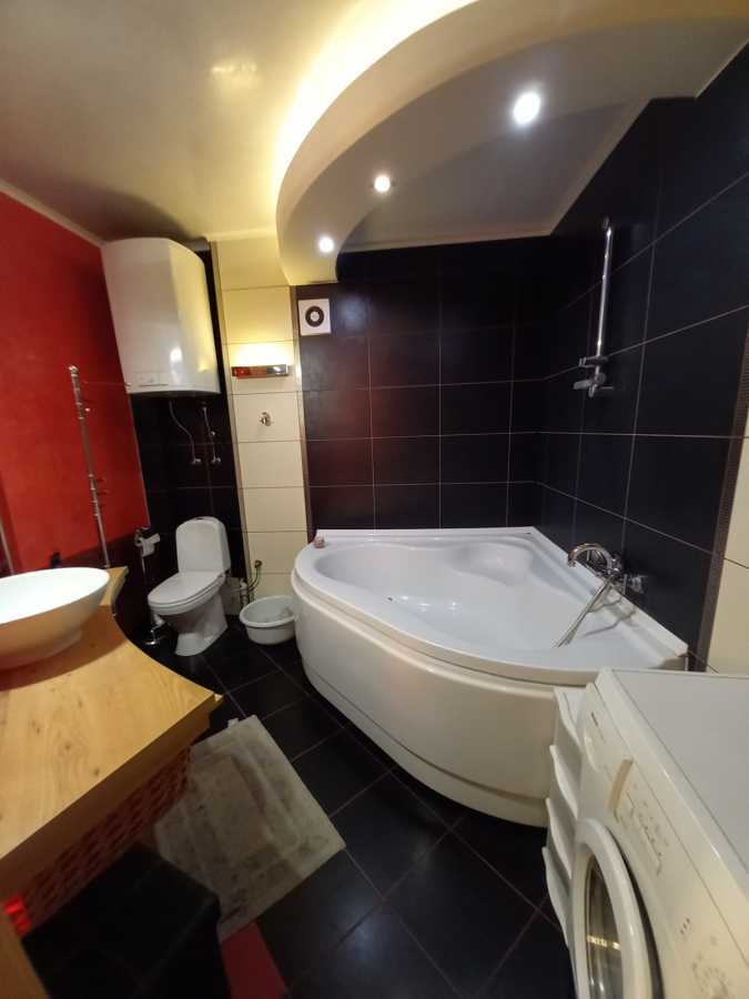 Оренда 1-кімнатної квартири 52 м², Петрівська вул., 12