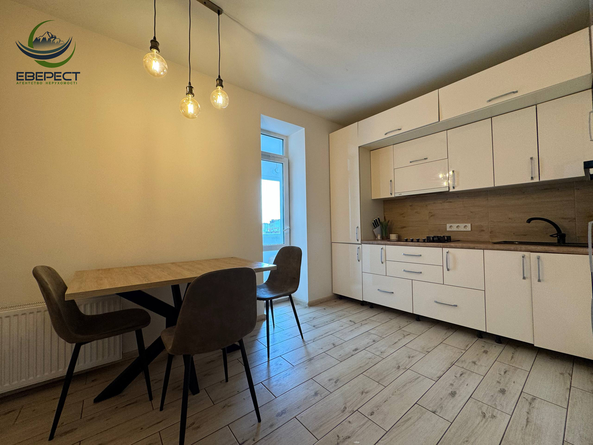 Продаж 1-кімнатної квартири 42 м², Зачепи вул., 16