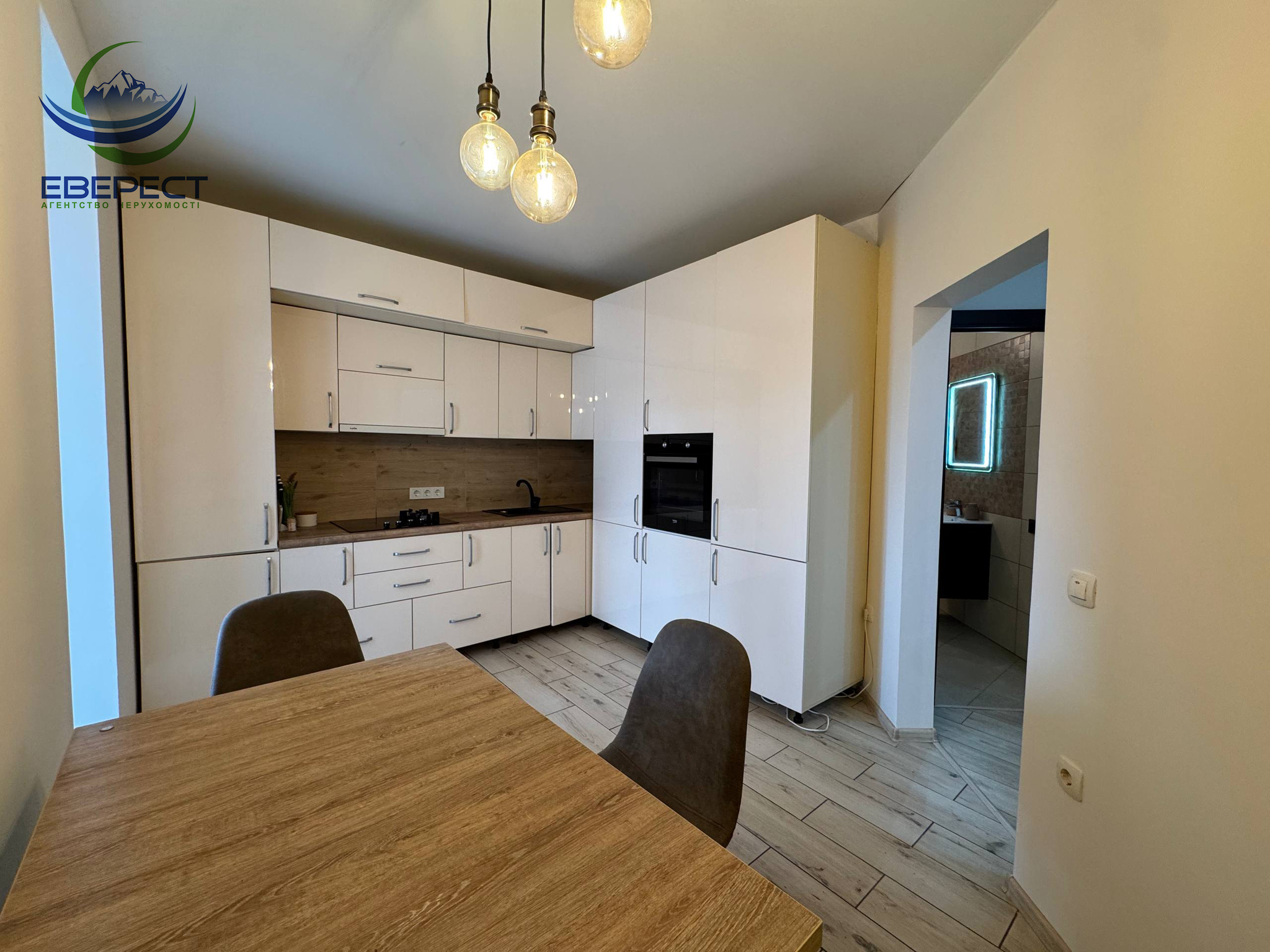 Продаж 1-кімнатної квартири 42 м², Зачепи вул., 16
