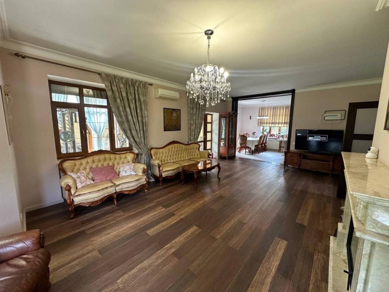 Оренда будинку 220 м²