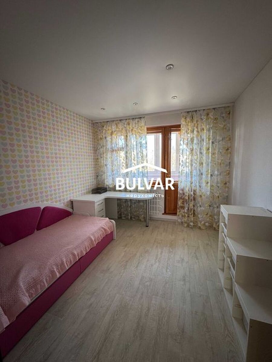 Продажа 4-комнатной квартиры 82 м², Победы просп., 65Б