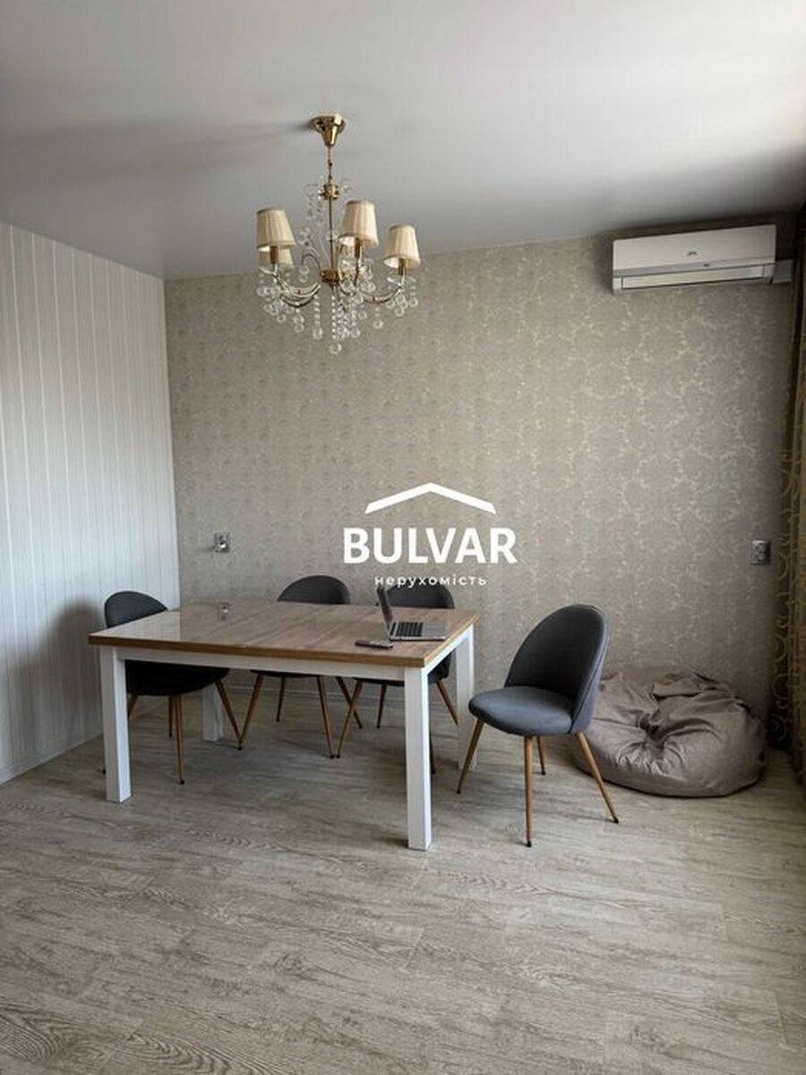 Продажа 4-комнатной квартиры 82 м², Победы просп., 65Б