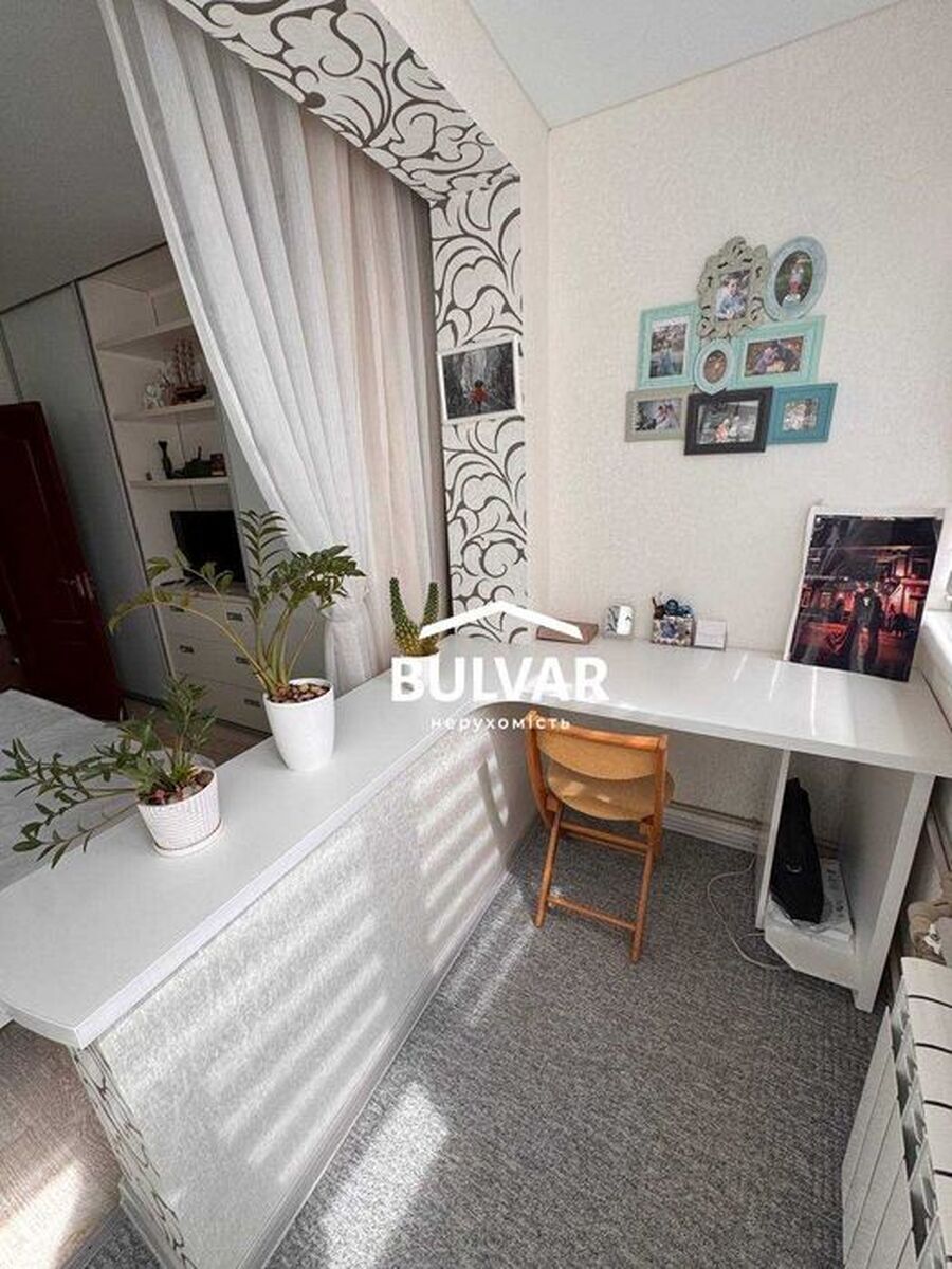 Продажа 4-комнатной квартиры 82 м², Победы просп., 65Б