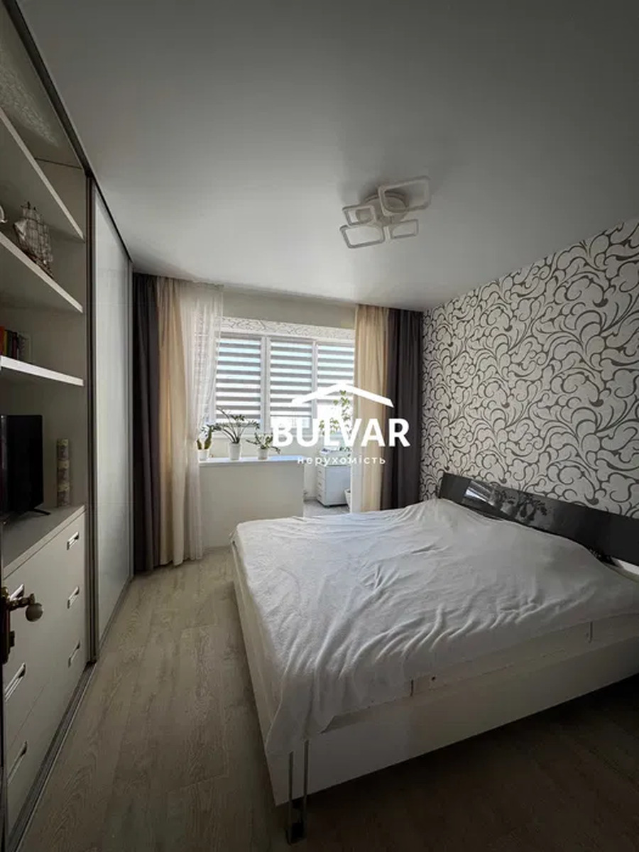 Продажа 4-комнатной квартиры 82 м², Победы просп., 65Б
