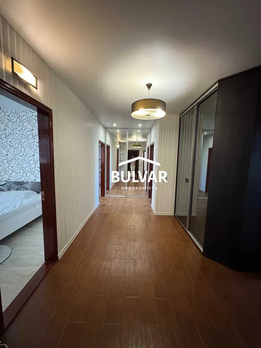 Продажа 4-комнатной квартиры 82 м², Победы просп., 65Б