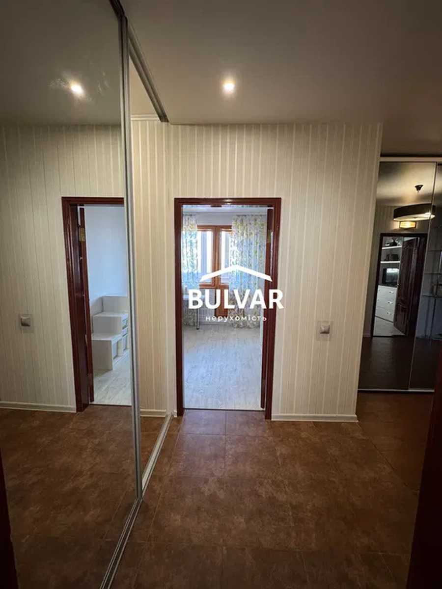 Продажа 4-комнатной квартиры 82 м², Победы просп., 65Б