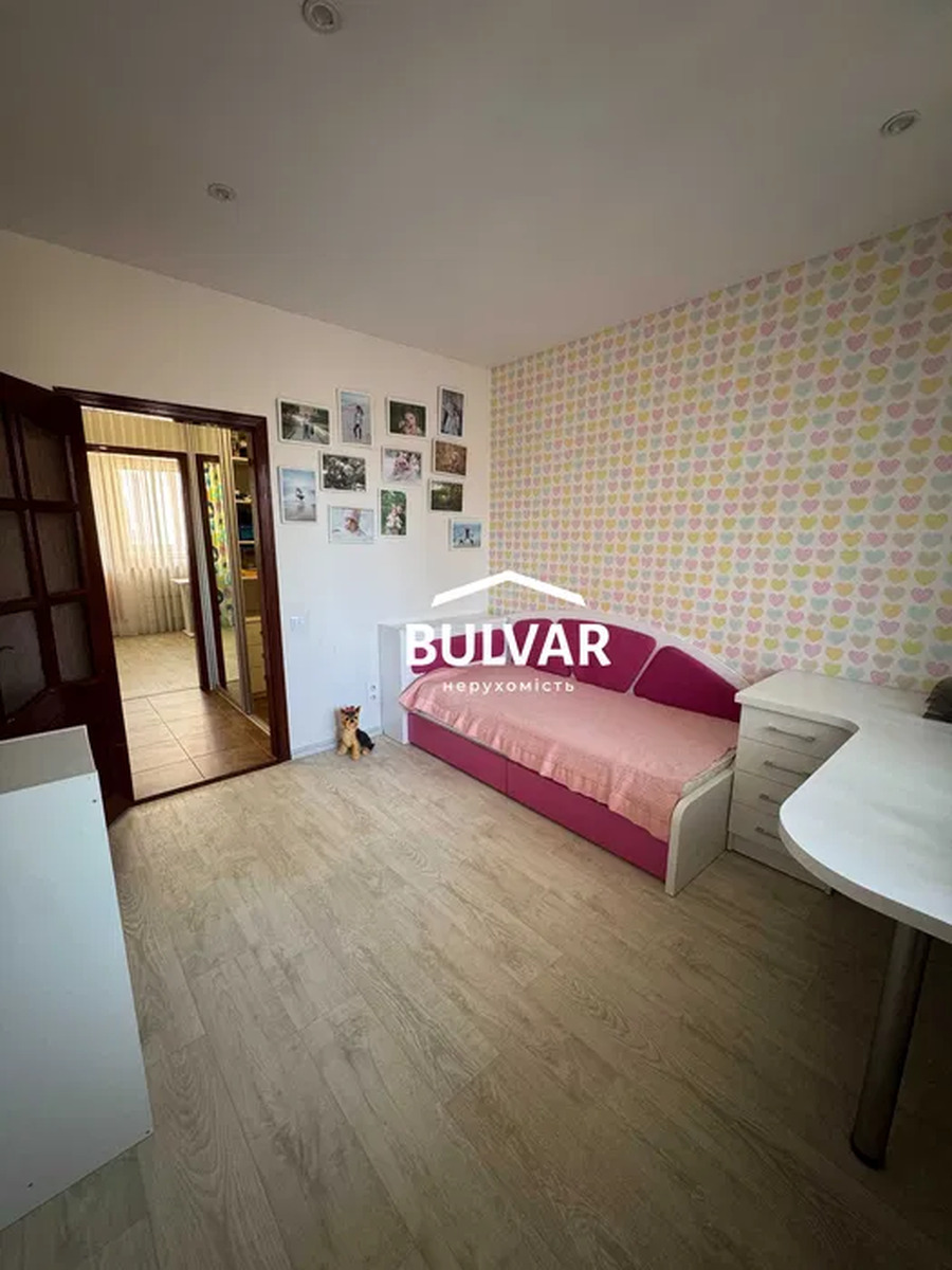 Продажа 4-комнатной квартиры 82 м², Победы просп., 65Б