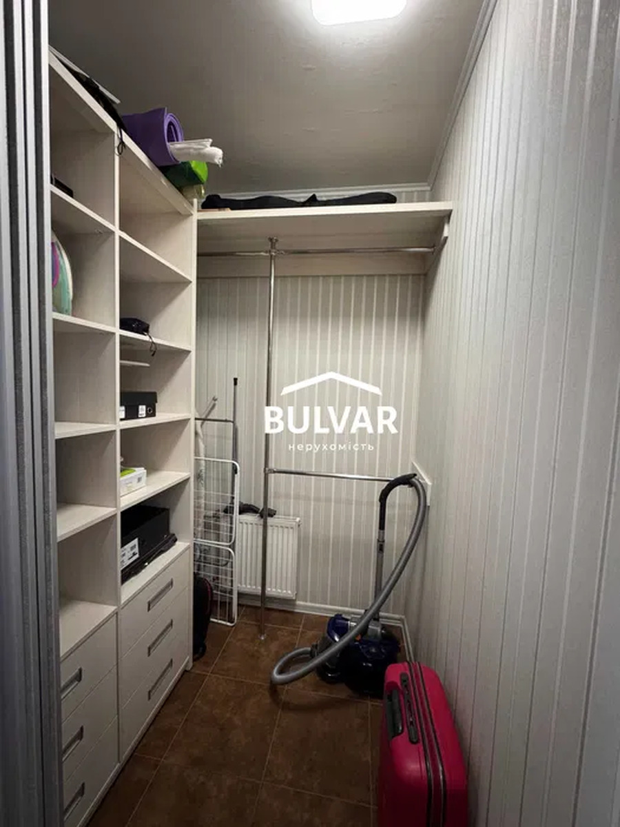 Продажа 4-комнатной квартиры 82 м², Победы просп., 65Б