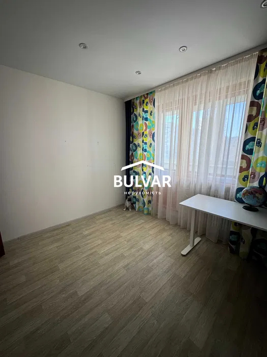 Продажа 4-комнатной квартиры 82 м², Победы просп., 65Б
