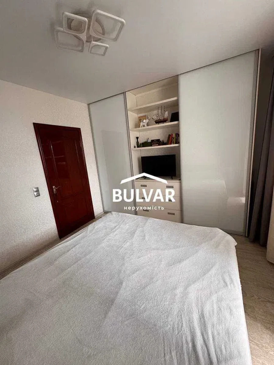 Продажа 4-комнатной квартиры 82 м², Победы просп., 65Б