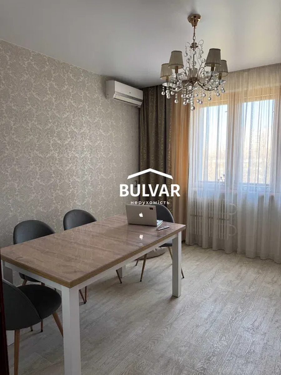 Продажа 4-комнатной квартиры 82 м², Победы просп., 65Б