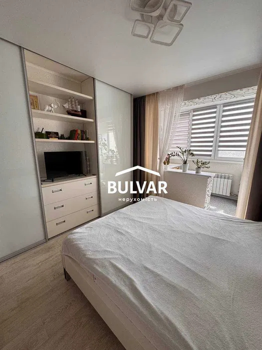 Продажа 4-комнатной квартиры 82 м², Победы просп., 65Б