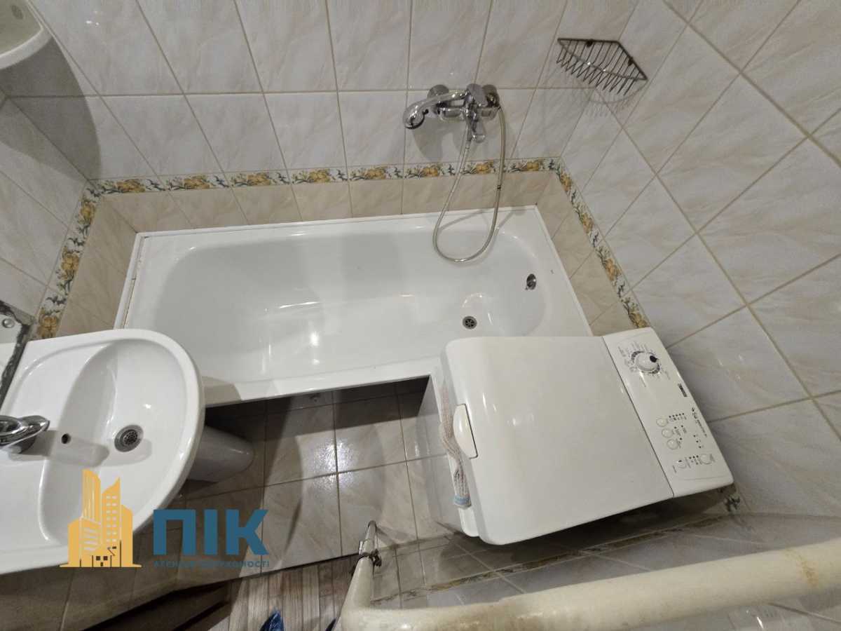 Продажа 1-комнатной квартиры 30.5 м², Иорданская ул., 4