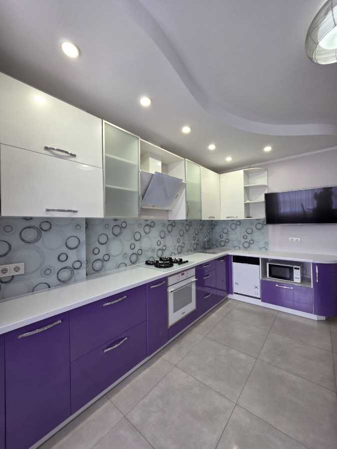 Продажа 2-комнатной квартиры 63.2 м², Практичная ул., 6