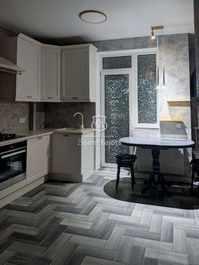 Продажа 2-комнатной квартиры 70.6 м², Сімейна, 3