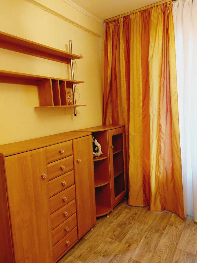 Оренда 1-кімнатної квартири 20 м², Мілютенка вул., 44Б