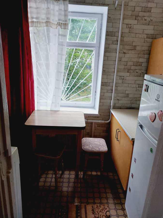 Оренда 1-кімнатної квартири 20 м², Мілютенка вул., 44Б