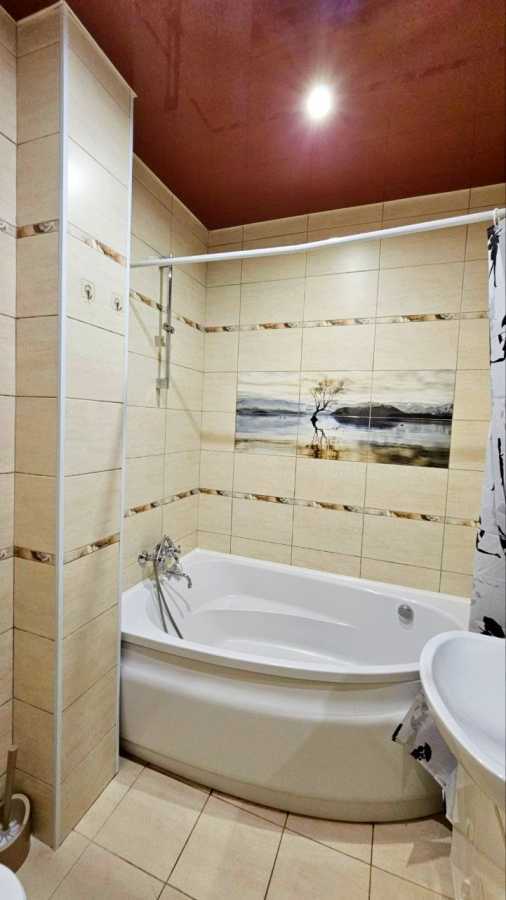 Продажа 3-комнатной квартиры 70 м², Аношкина просп., 60