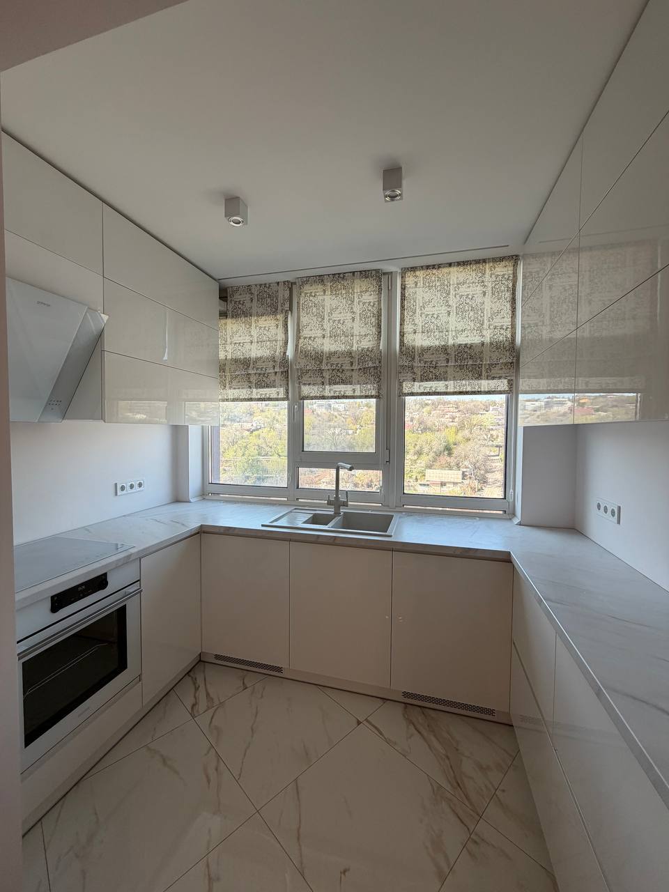 Аренда 3-комнатной квартиры 106 м², Мандрыковская ул.