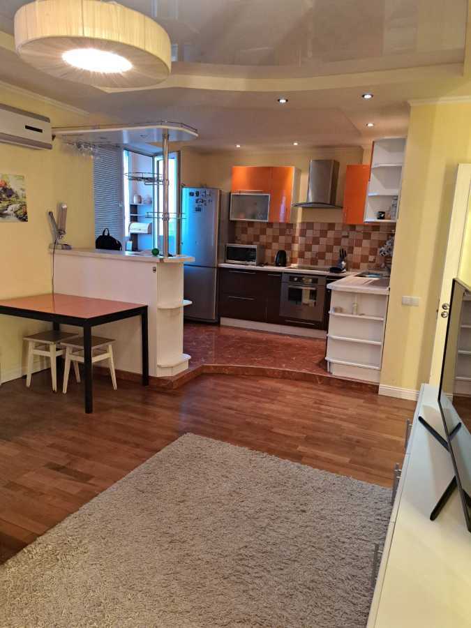 Оренда 2-кімнатної квартири 60 м², Бориспільська вул., 6