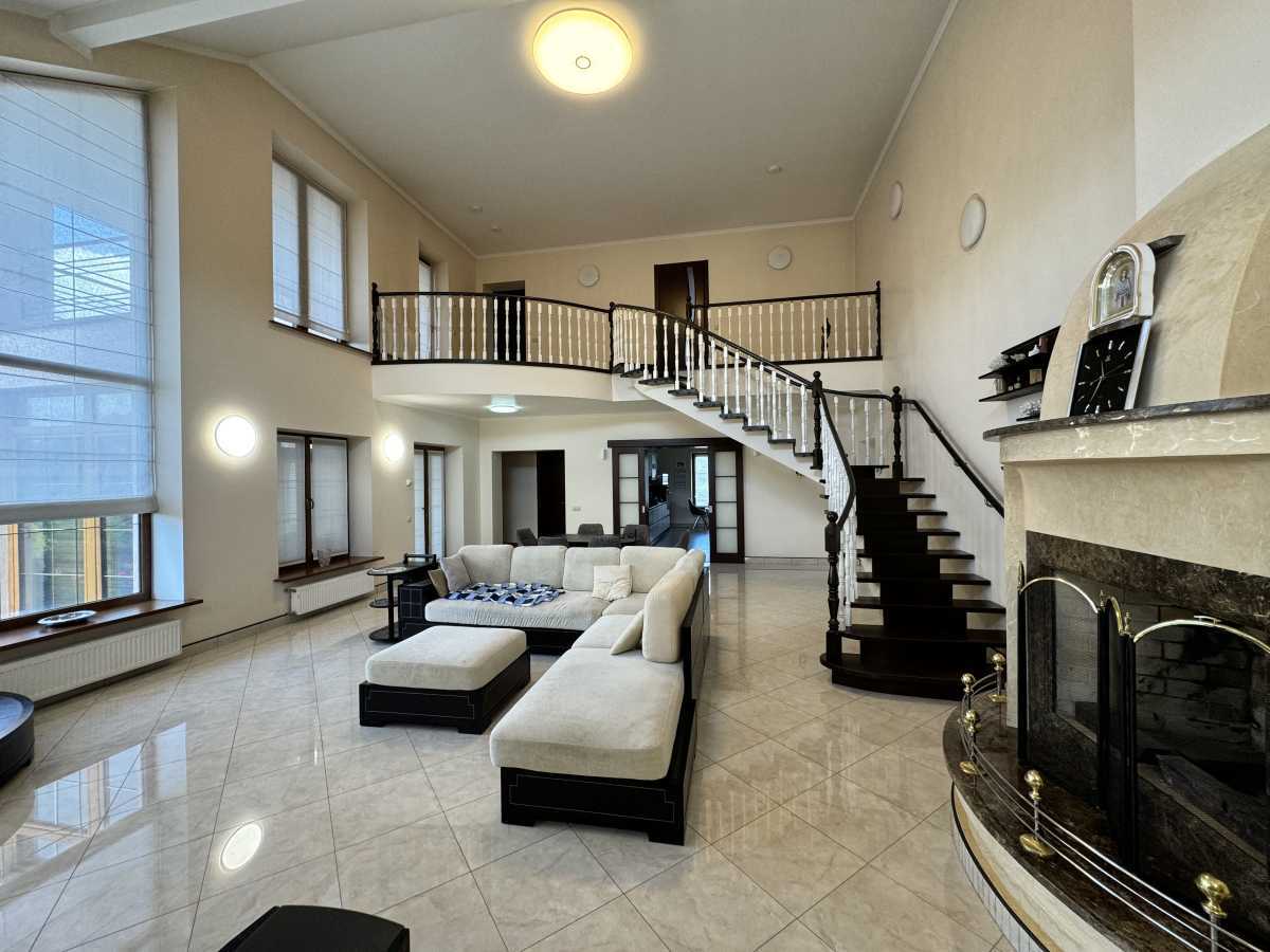 Продаж будинку 380 м², Центральна вул.