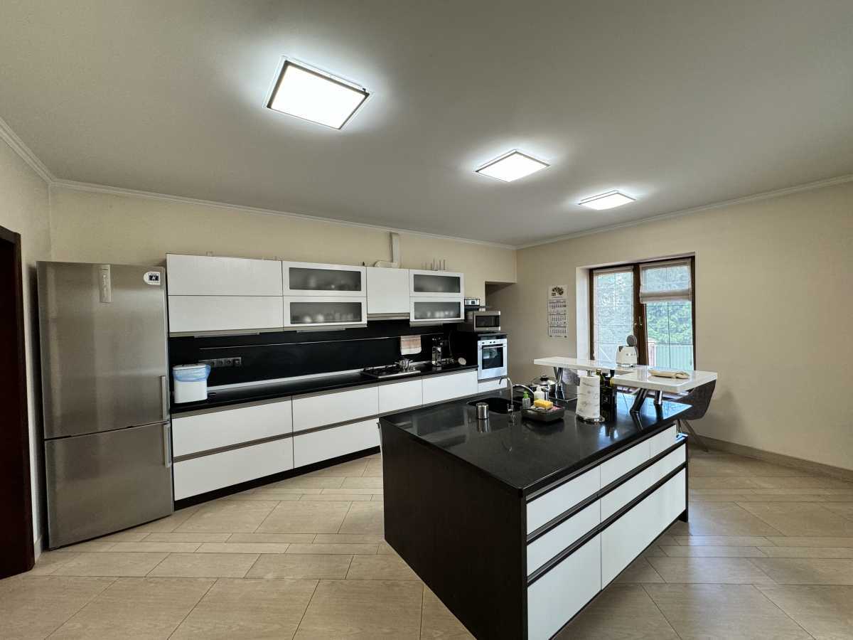 Продаж будинку 380 м², Центральна вул.