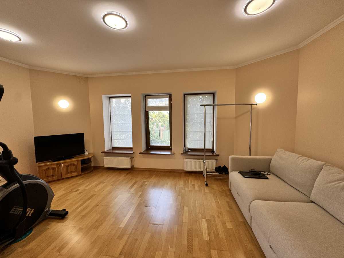 Продаж будинку 380 м², Центральна вул.