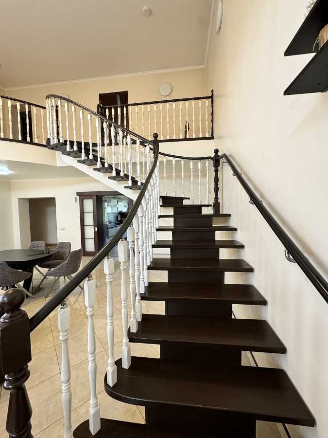 Продаж будинку 380 м², Центральна вул.
