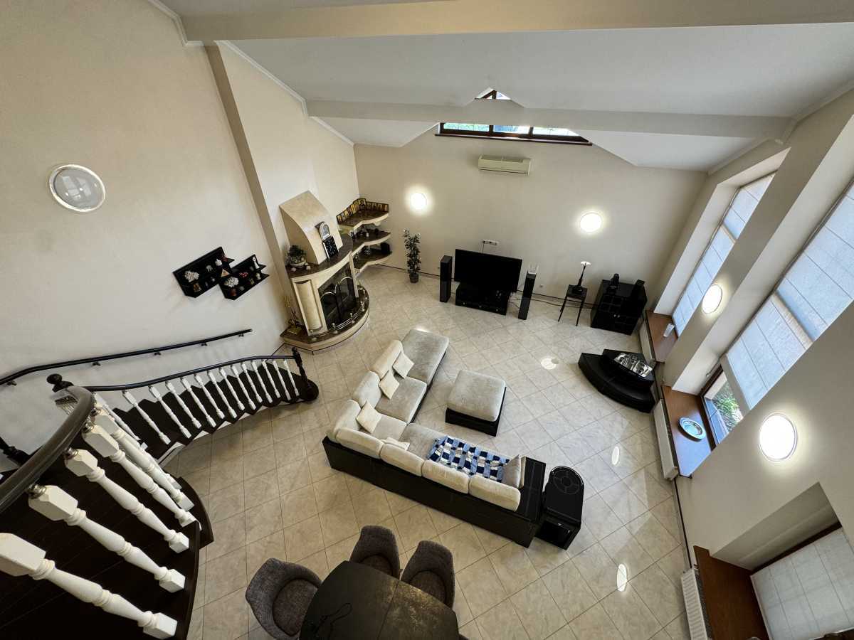 Продаж будинку 380 м², Центральна вул.