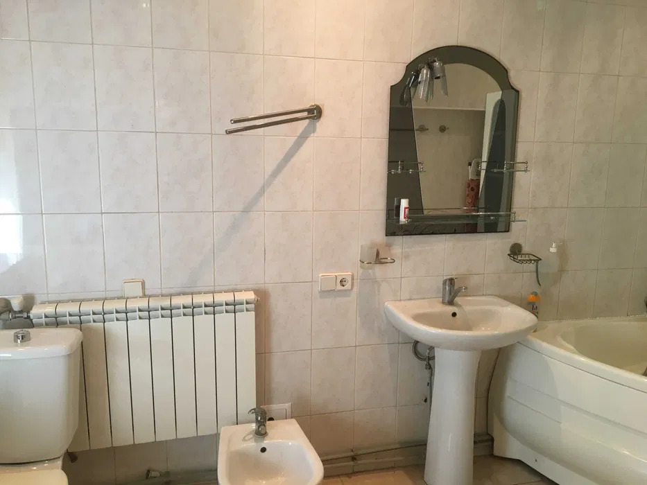 Оренда будинку 200 м²