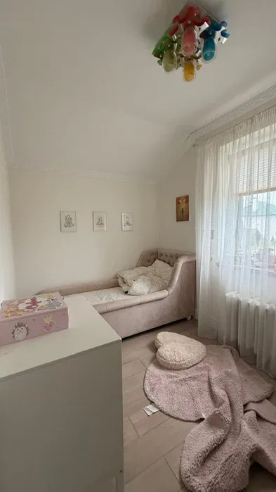 Оренда котеджу 311 м²