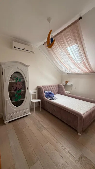 Оренда котеджу 311 м²