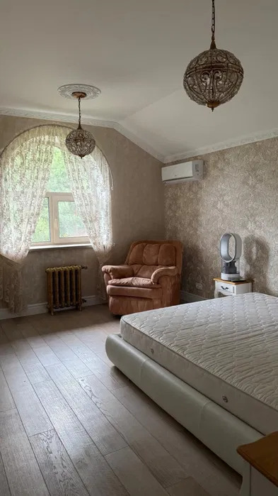 Оренда котеджу 311 м²