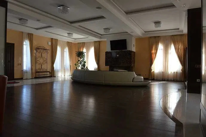 Оренда котеджу 350 м²