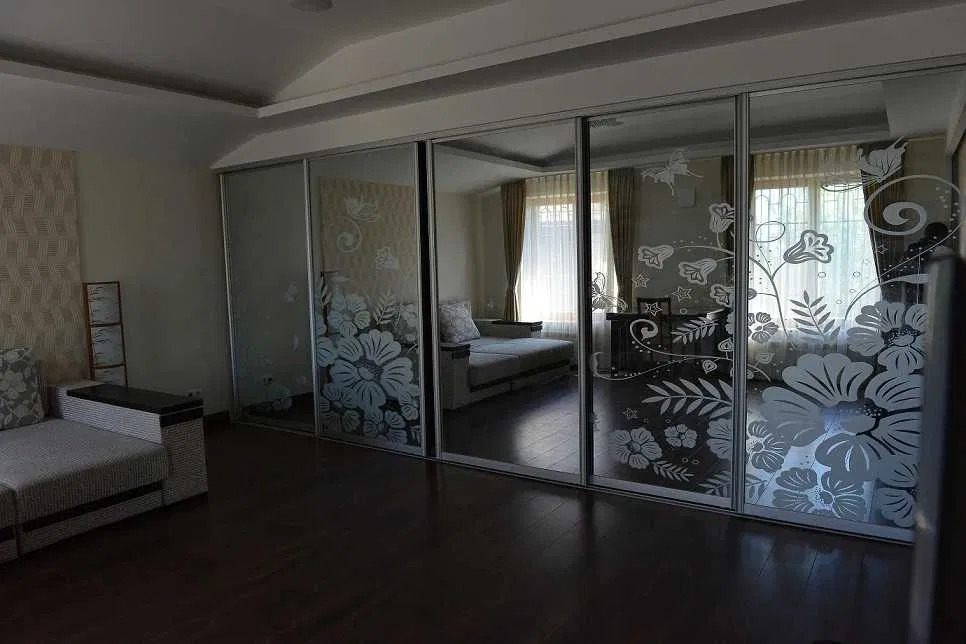 Оренда котеджу 350 м²