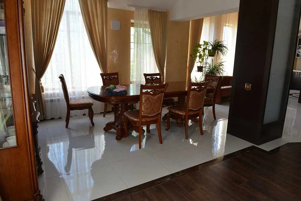 Оренда котеджу 350 м²