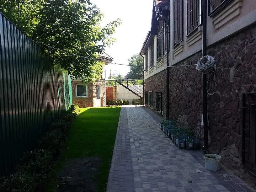 Оренда котеджу 350 м²