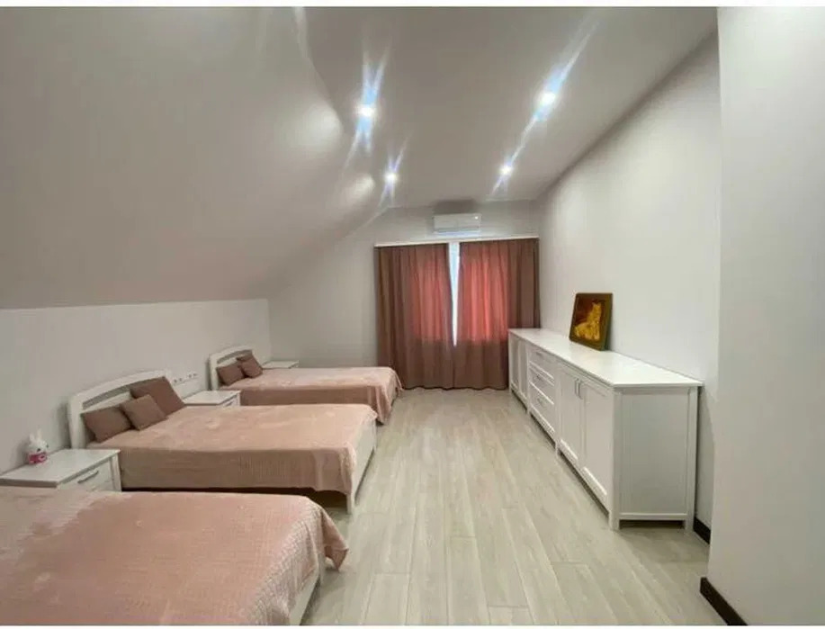 Оренда будинку 255 м²