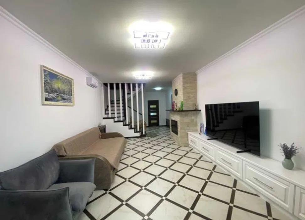 Оренда будинку 255 м²